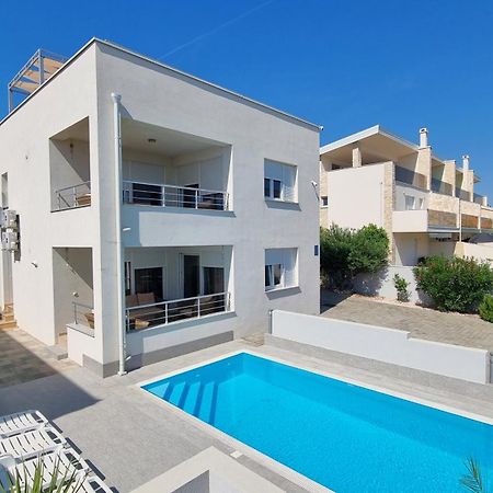 Apartments Le Mare - Pool, Sandstrand, Meerblick, W-Lan, Grill Привлака Екстериор снимка