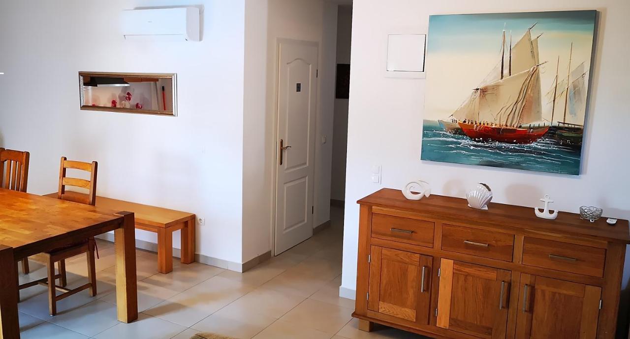 Apartments Le Mare - Pool, Sandstrand, Meerblick, W-Lan, Grill Привлака Екстериор снимка