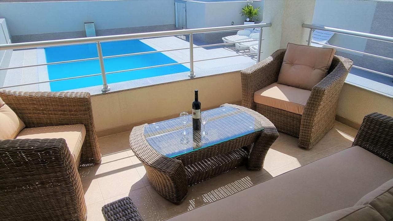 Apartments Le Mare - Pool, Sandstrand, Meerblick, W-Lan, Grill Привлака Екстериор снимка