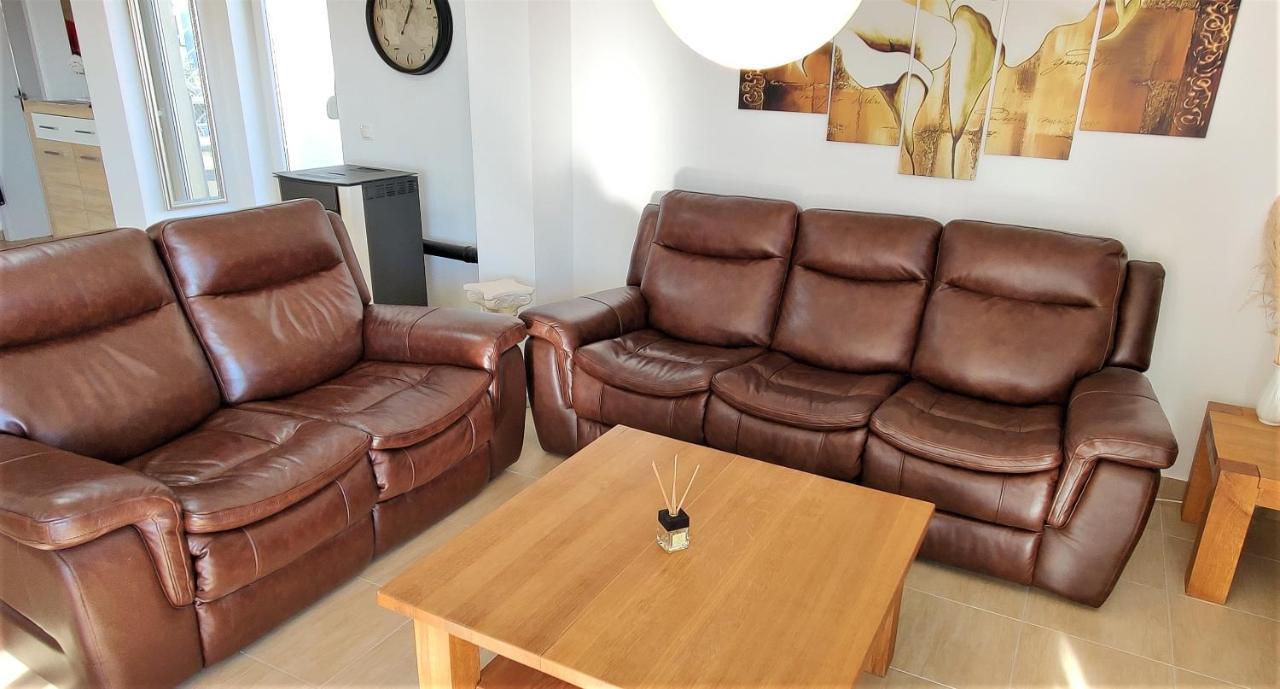 Apartments Le Mare - Pool, Sandstrand, Meerblick, W-Lan, Grill Привлака Екстериор снимка