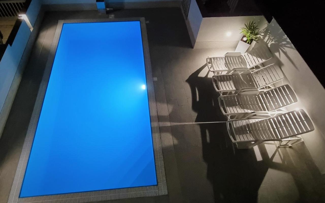 Apartments Le Mare - Pool, Sandstrand, Meerblick, W-Lan, Grill Привлака Екстериор снимка