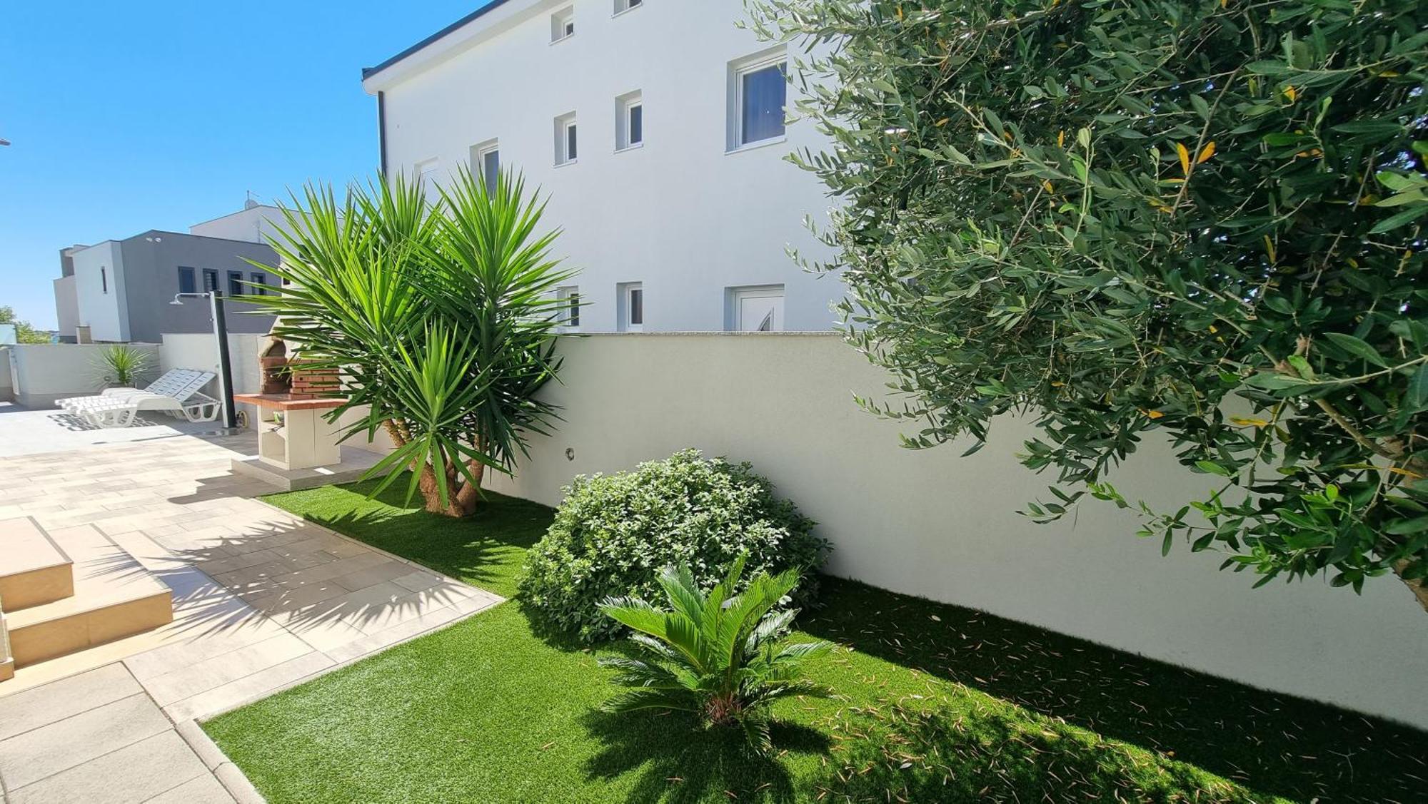 Apartments Le Mare - Pool, Sandstrand, Meerblick, W-Lan, Grill Привлака Екстериор снимка