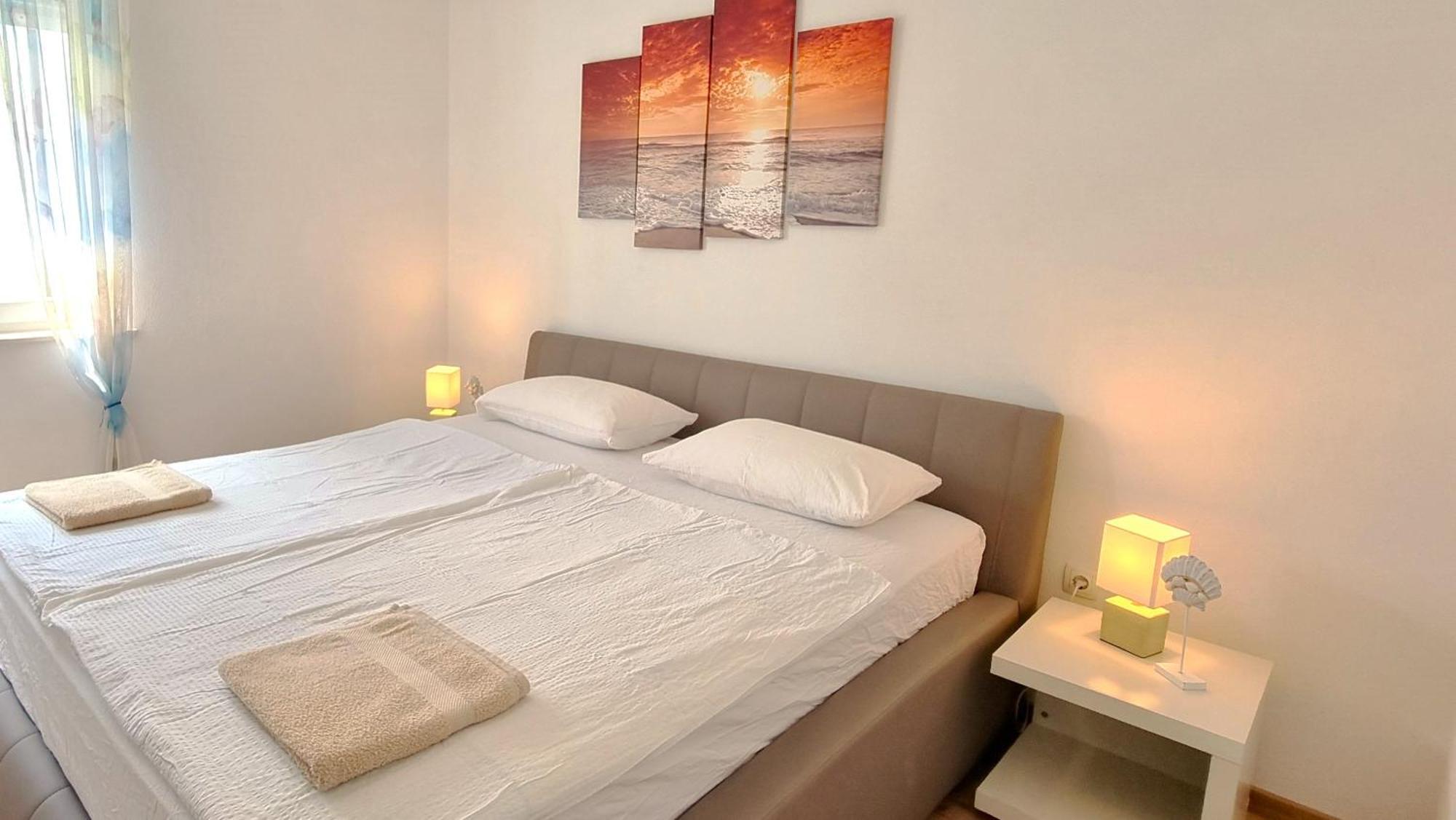 Apartments Le Mare - Pool, Sandstrand, Meerblick, W-Lan, Grill Привлака Екстериор снимка