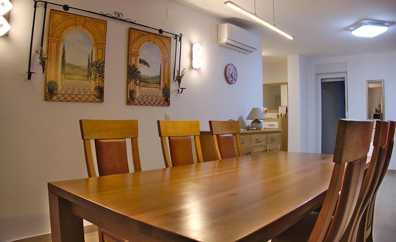 Apartments Le Mare - Pool, Sandstrand, Meerblick, W-Lan, Grill Привлака Екстериор снимка