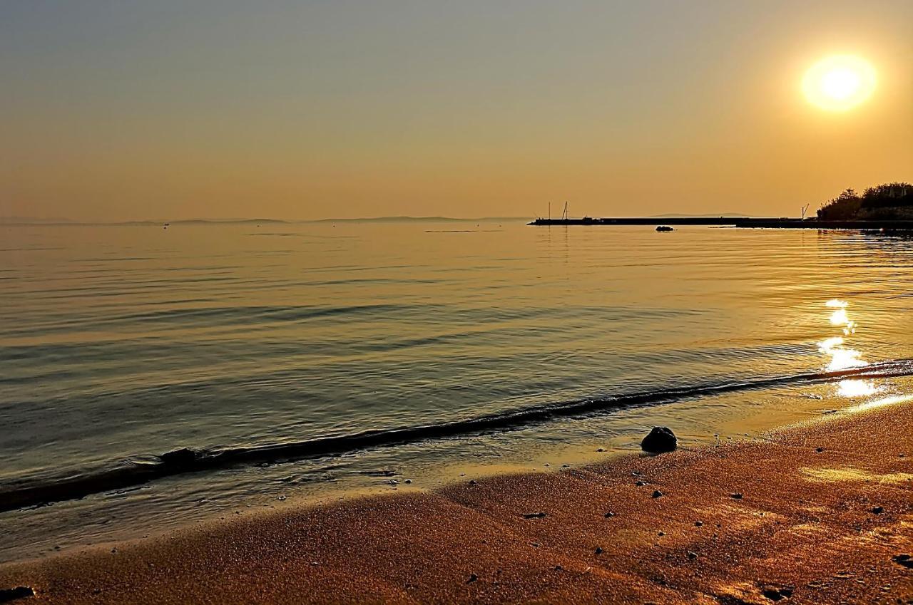 Apartments Le Mare - Pool, Sandstrand, Meerblick, W-Lan, Grill Привлака Екстериор снимка