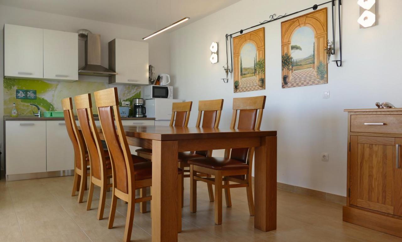 Apartments Le Mare - Pool, Sandstrand, Meerblick, W-Lan, Grill Привлака Екстериор снимка